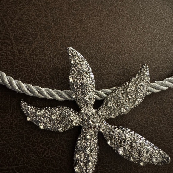 Inc Elegant Silver Starfish Pendant Necklace - Picture 4 of 6